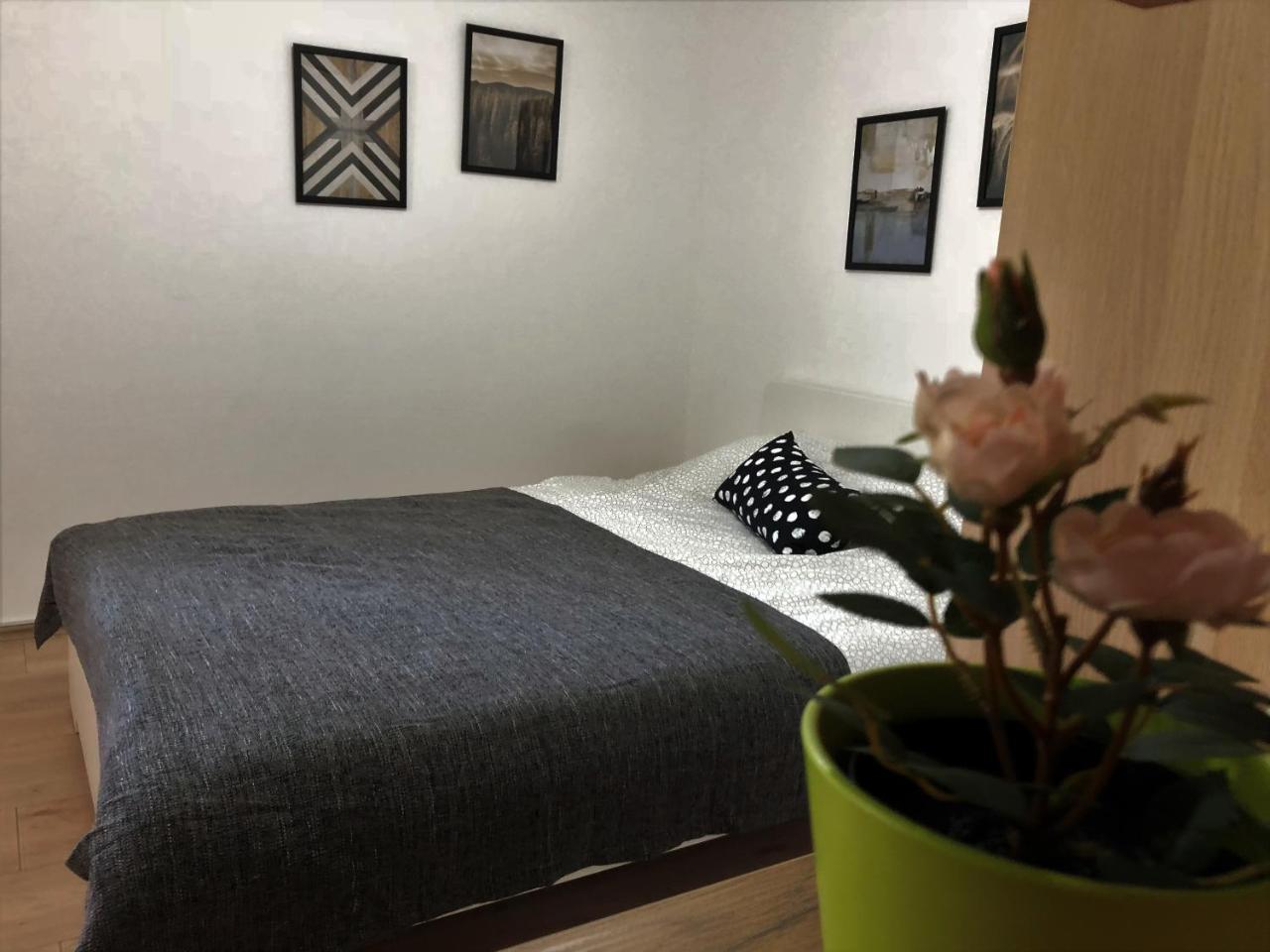 Small & Sweet Apartments Белград Екстериор снимка