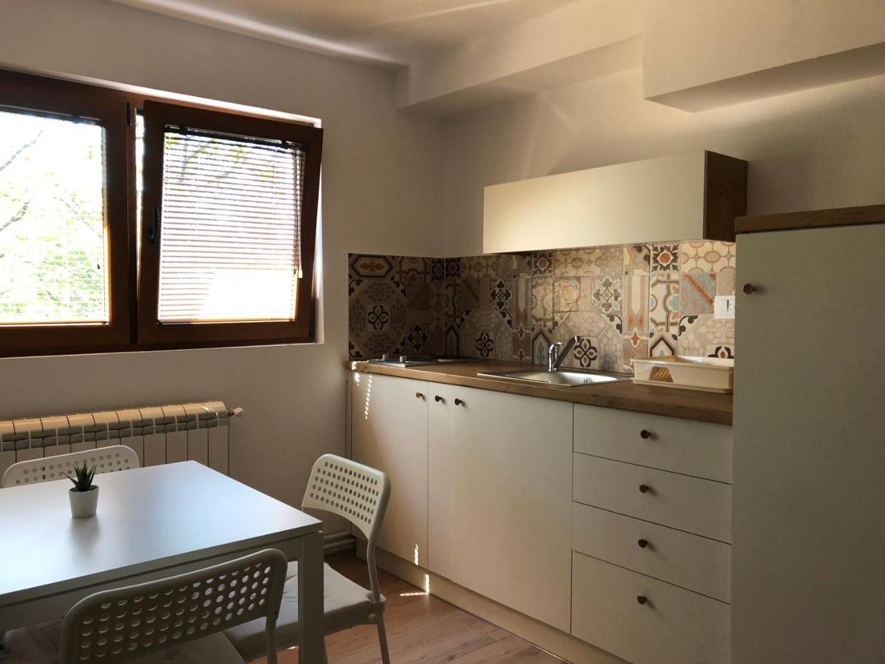 Small & Sweet Apartments Белград Екстериор снимка